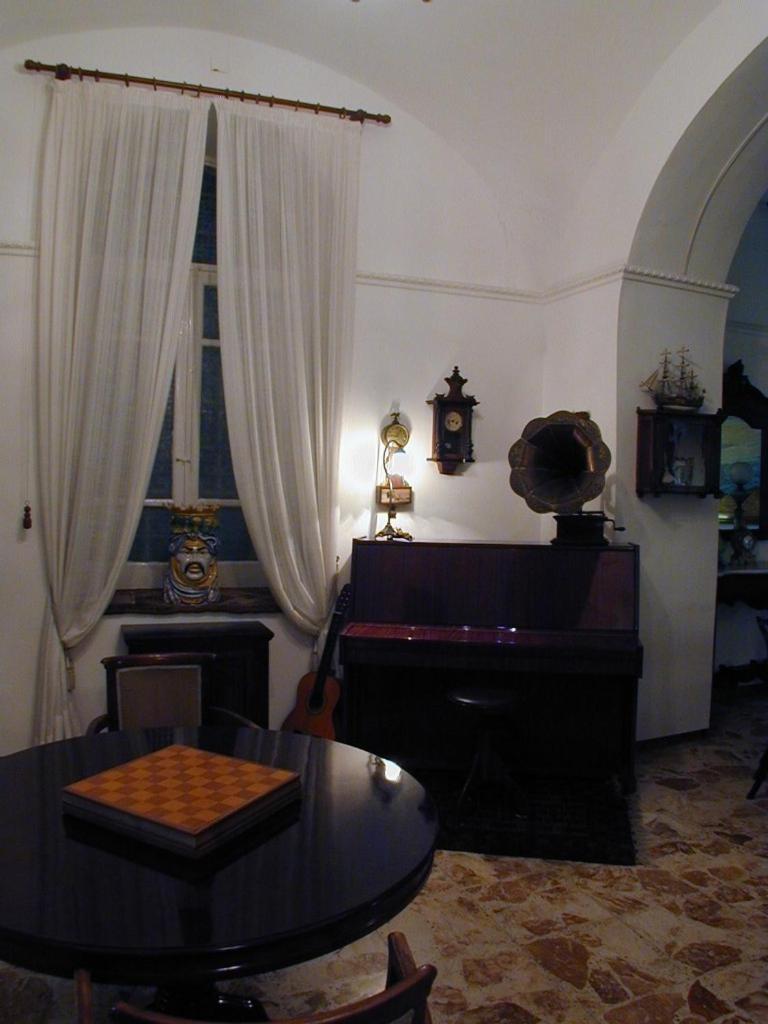 Hotel Villa Augustus Lipari  Zewnętrze zdjęcie